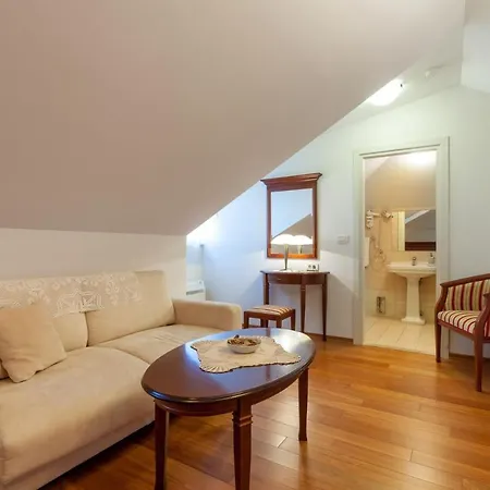 Villa Sleeps 8 Pool Sumartin