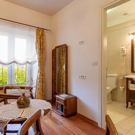 Sleeps 8 Pool Sumartin