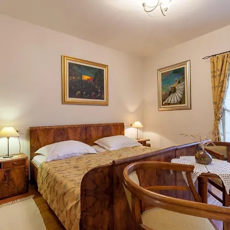 Sleeps 8 Pool Villa *