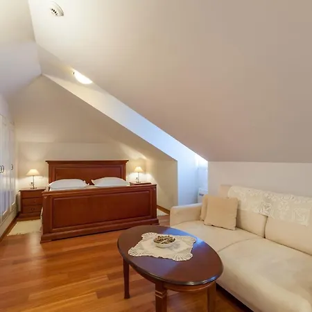 Sleeps 8 Pool Sumartin