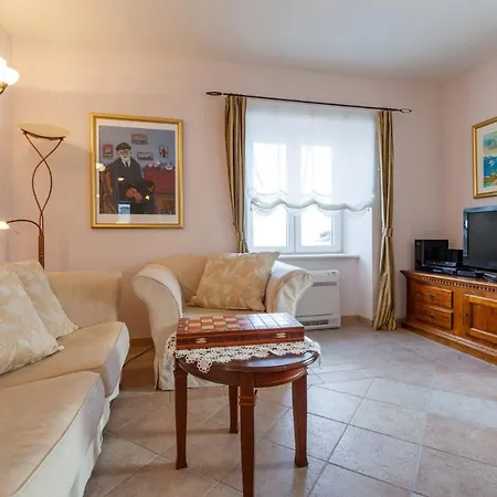 Sleeps 8 Pool Villa *