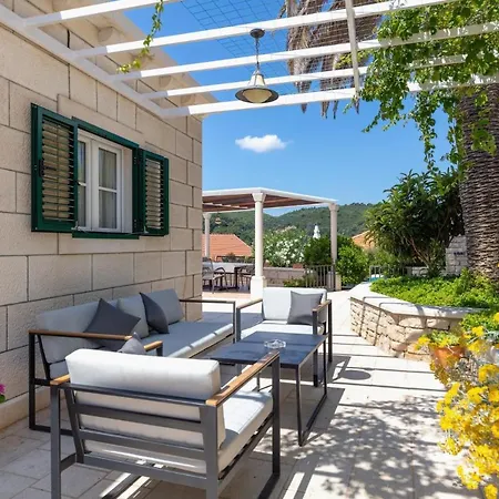 Sleeps 8 Pool Sumartin