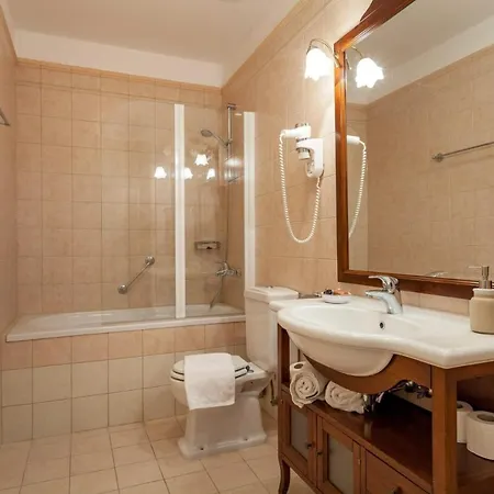 Sleeps 8 Pool Villa *