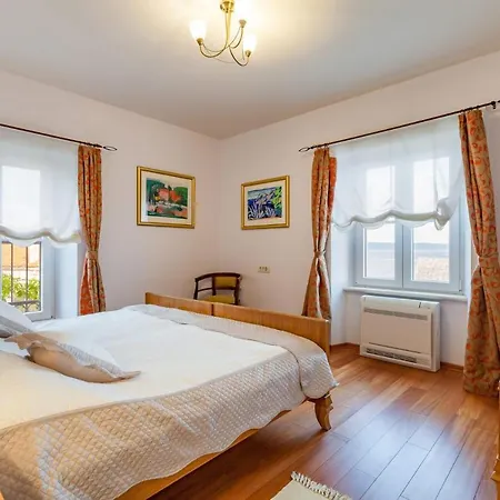 Sleeps 8 Pool Sumartin