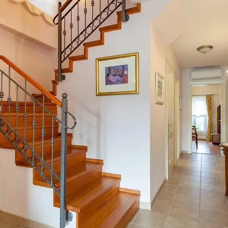 Sleeps 8 Pool Villa